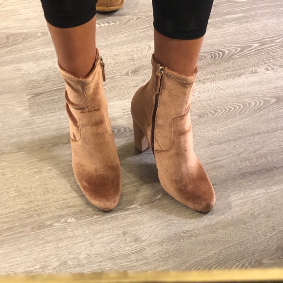 Steve Madden blush pink velvet booties - Picture 2 of 4